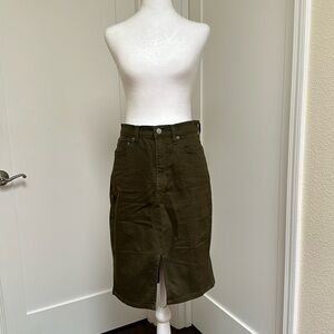 VGUC Banana Republic Khaki/Olive Green Jeans Pencil Skirt with Slit (Size 4)